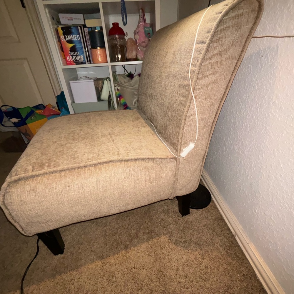 Small brown couch - Picture 4 of 4
